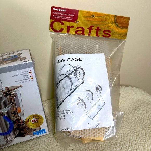 Bundle Children’s Toys Bug Cage, Tin Can Robot, Scientific Knowledge Cards - Picture 8 of 12